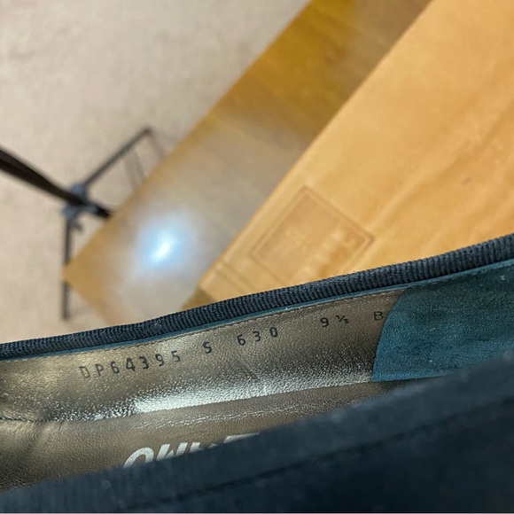 Salvatore Ferragamo Boutique Black Satin Leather Flower Pumps Heels Sz 9.5 B Y2K - Picture 6 of 13